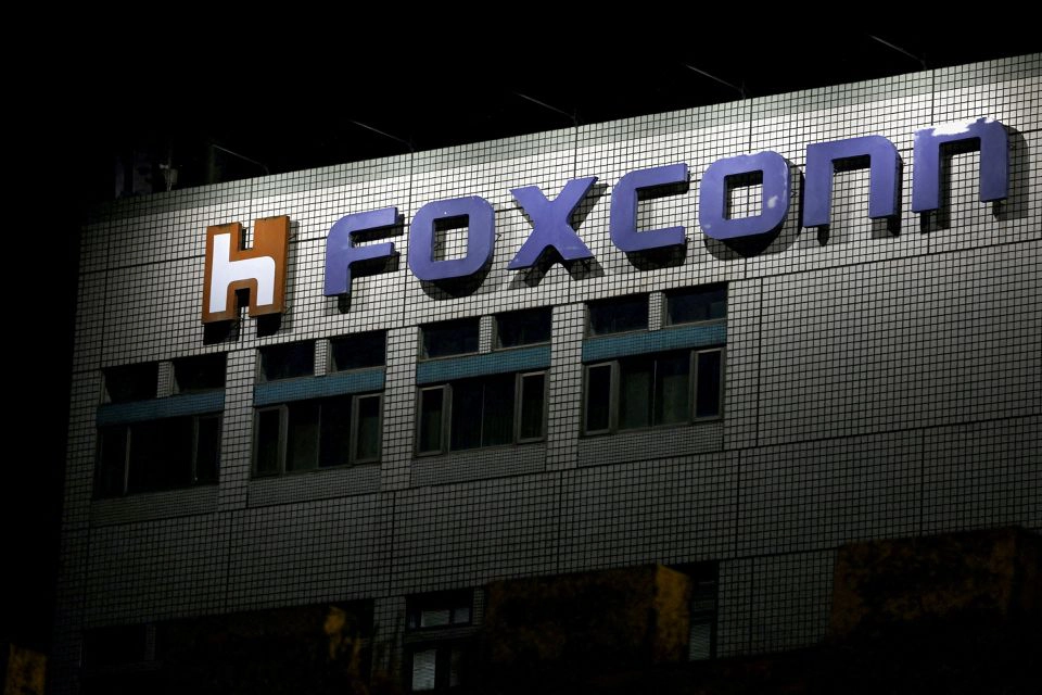Khu chế xuất Foxconn và các khu lắp ráp phối hợp để hoàn thành sớm iPhone 15.